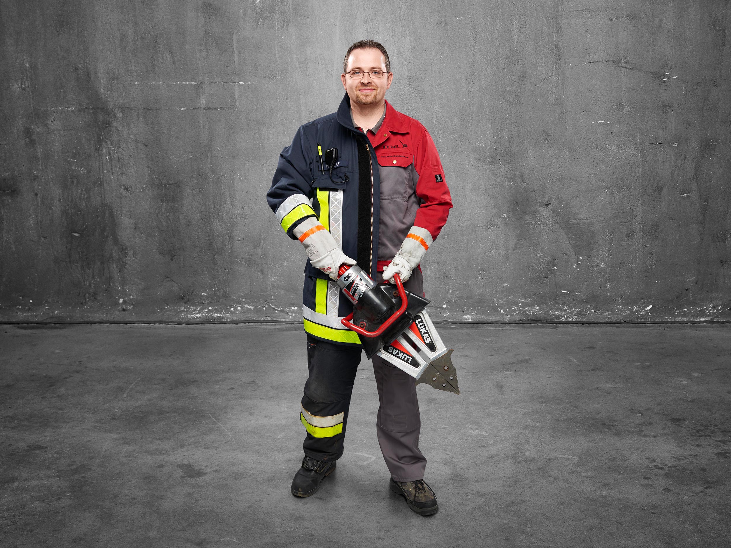 FeuerwehrMenschen Brandschutztechniker ist Feuerwehrmann