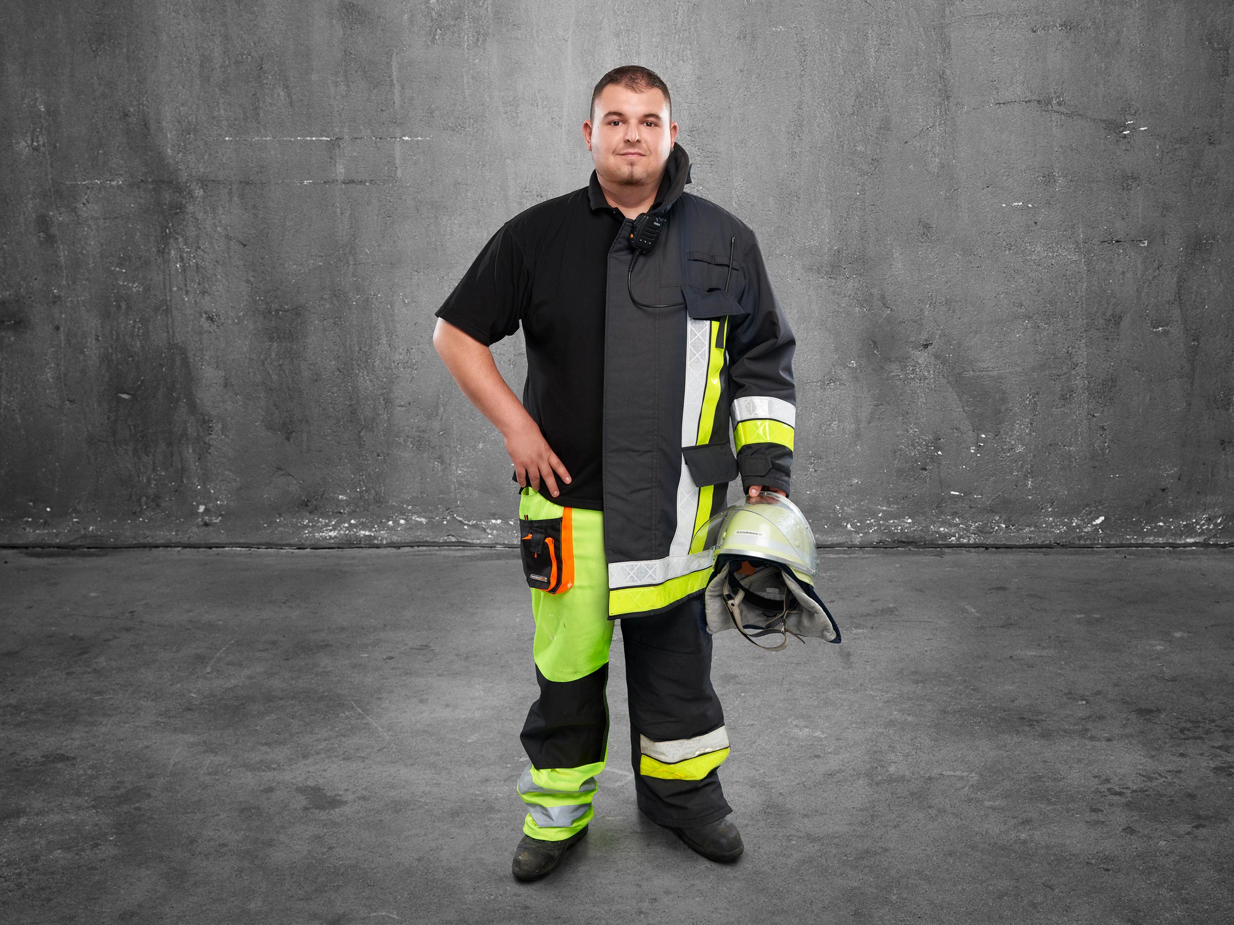 FeuerwehrMenschen Maler und Lackierer ist Brandbekämpfer